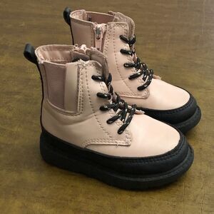 Carter's Kids Girls Size 5M Pink Combat Winter Snow Boots Zip On Cliona